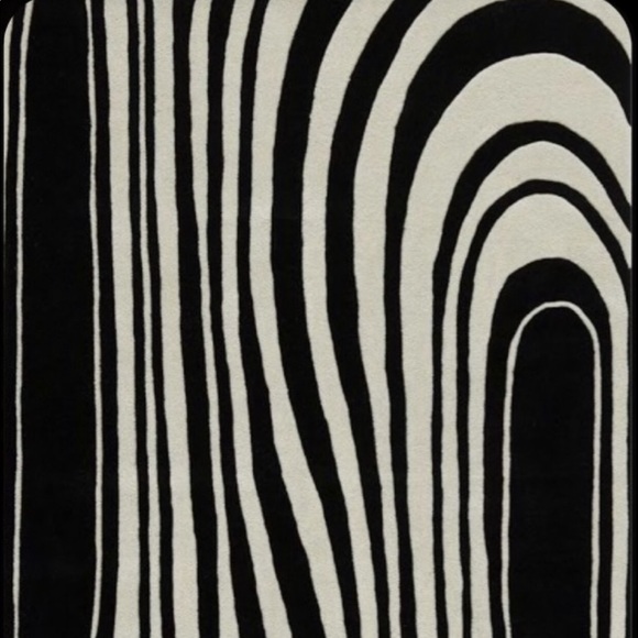 Meet your Posher, Emily - Picture 1 of 1